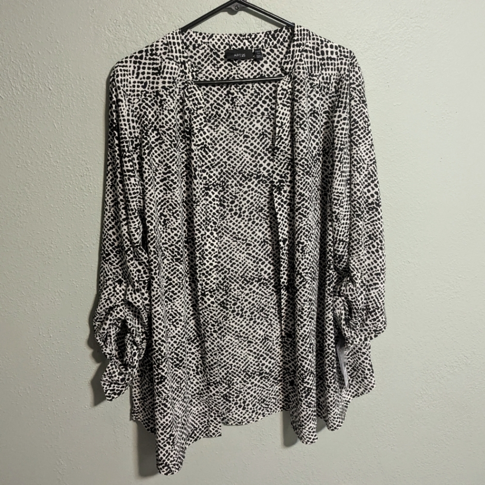 NWT APT 9 2X dotted button up